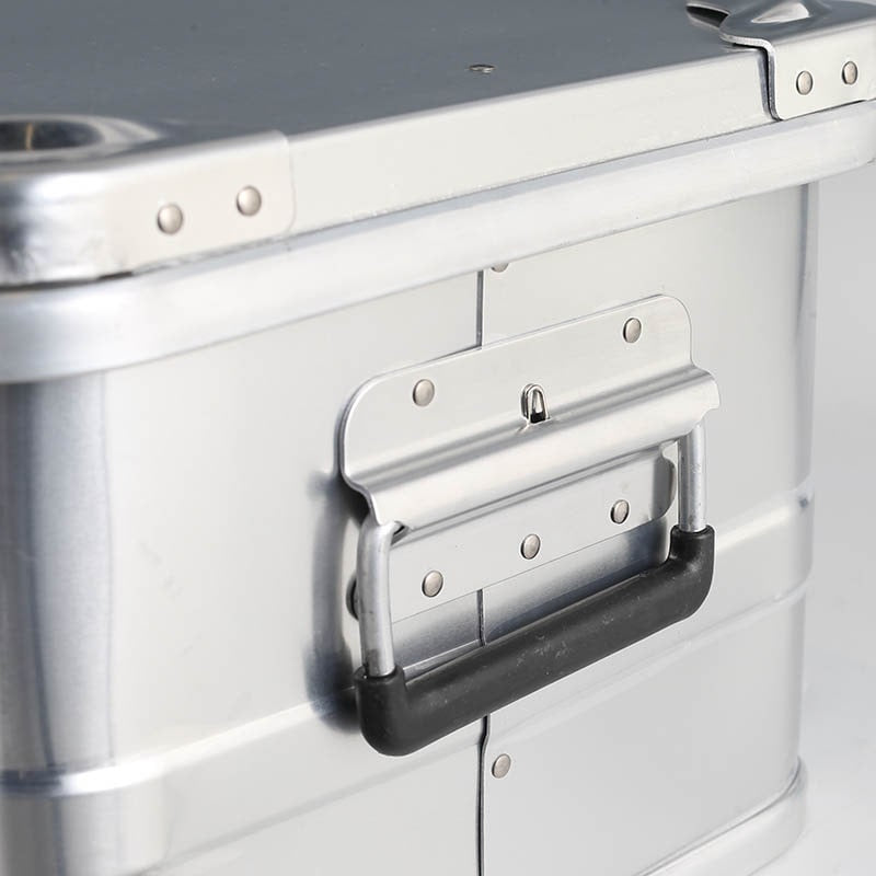 決して媚びないけれど、裏切らない忠実な収納 ALUMINUM CONTAINER ''CONVOY 2'' RC-M アルミ コンテナ "コンボイ 2" RC-M