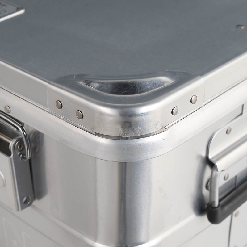 決して媚びないけれど、裏切らない忠実な収納 ALUMINUM CONTAINER ''CONVOY 2'' RC-S アルミ コンテナ "コンボイ 2" RC-S